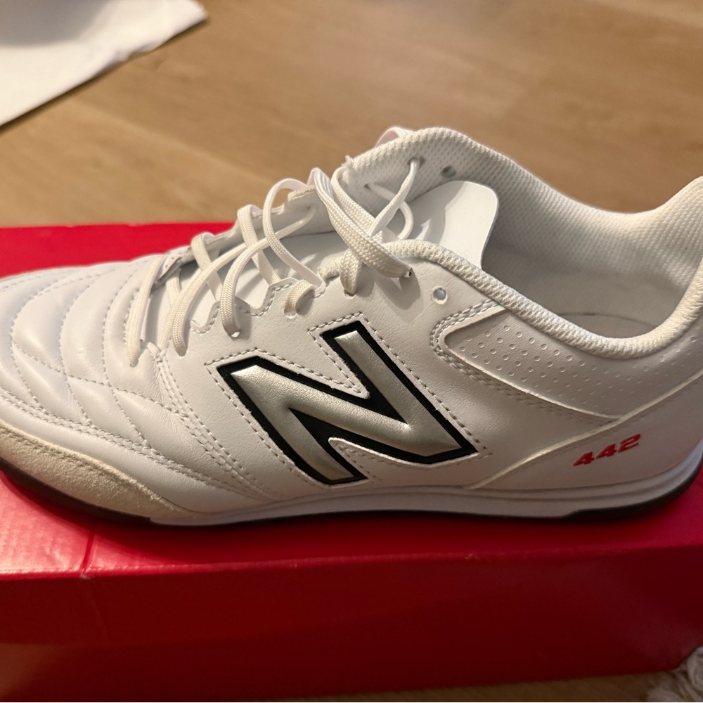 New Balance 442 V2 Soccer/Football Turf Cleats - size 9 Wide